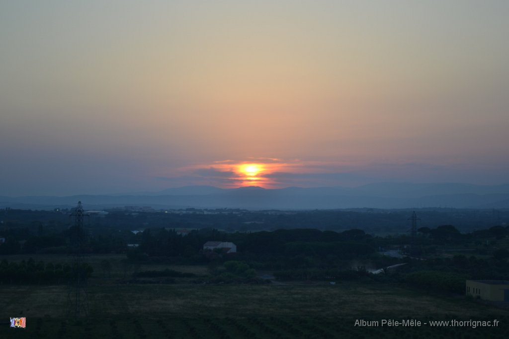 27062012 2.JPG - Coucher de soleil sur le massif des Maures. 27 06 2012. 20H06